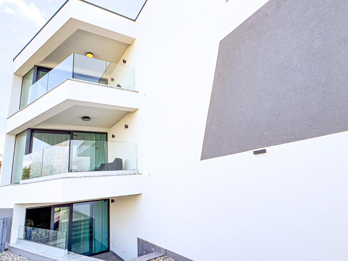 Villa Mirno More Apartments Malinska Dış mekan fotoğraf