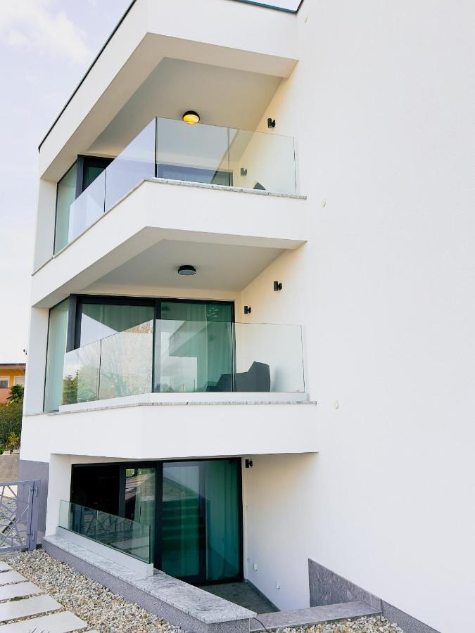 Villa Mirno More Apartments Malinska Dış mekan fotoğraf